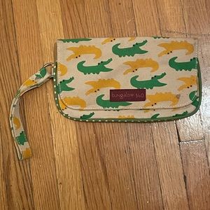 Bungalow 360 crocodiles clutch